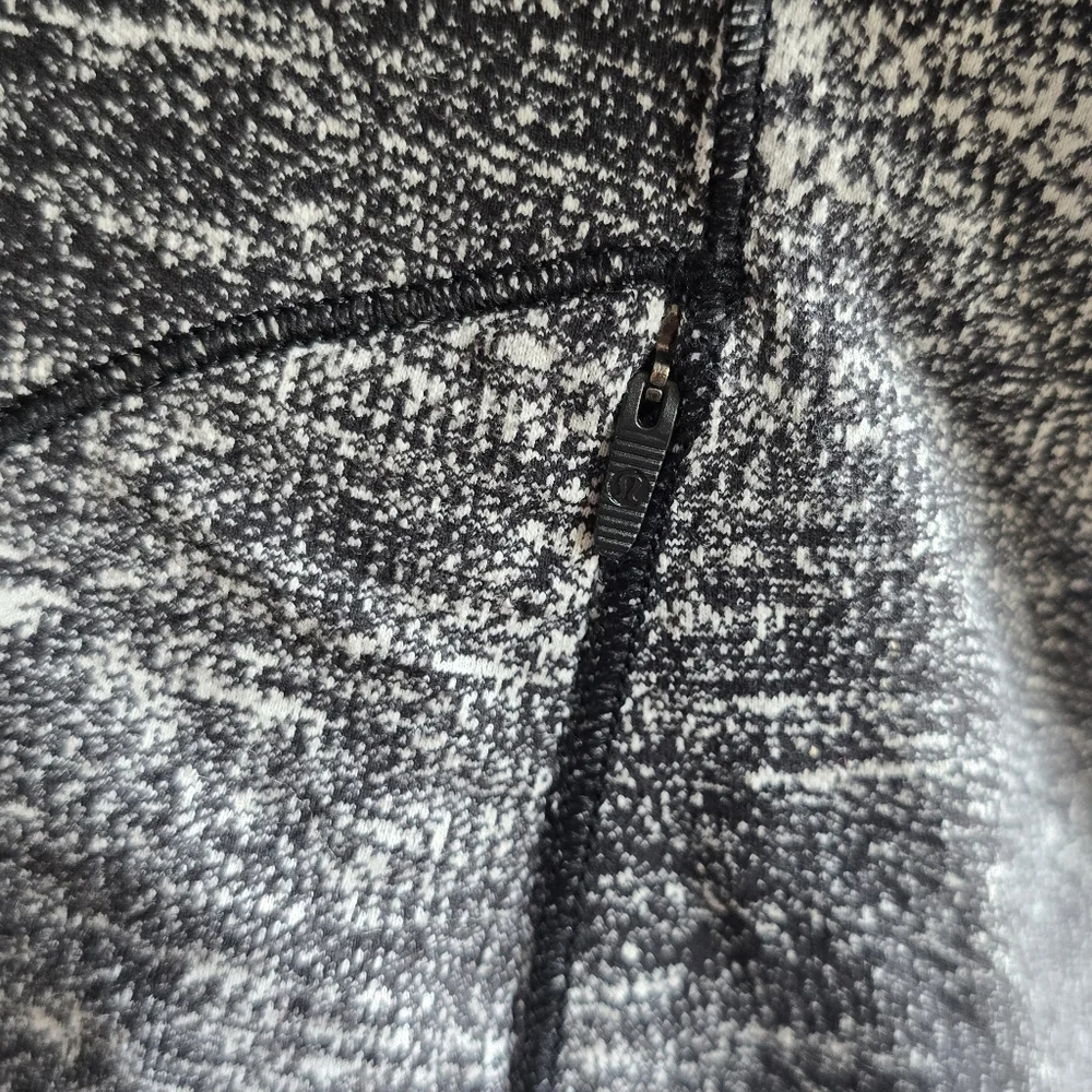 Lululemon Forever Endeavour Long Sleeve Rush Jacquard Black White